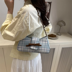 Sac sous le bras à carreaux bleu clair et rose avec nœud en cuir pour femme