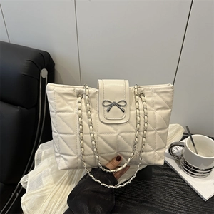 Sac Fourre-tout Matelassé de Mode pour Femmes Motif de Losanges Nœud en Métal Chaîne Bandoulière Cuir PU Grande Capacité Sac à Main