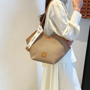 Minimalistische große Canvas-Einkaufstasche mit V-Ausschnitt und breitem Logo-Schultergurt