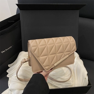 Women Geometric Quilted Small Square Crossbody Bag Minimalist PU Leather Shoulder Bag With Gold Metal Decor Daily Commuting Bag