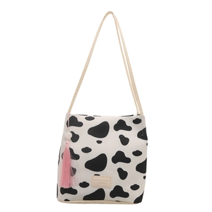 Grote bucket-tas met koeienprint, roze kwastje en leren label voor dames