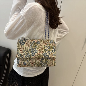Retro floral tapestry shoulder bag with metal chain strap and woven flower pattern
