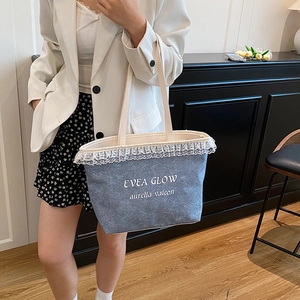 Sac fourre-tout en toile bleu marine avec dentelle blanche et imprimé EVEA GLOW chic