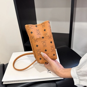 Women Mini PU Leather Bear Print Crossbody Phone Bag Vertical Small Square Shoulder Bag With Magnetic Closure Daily Fashion Pouch