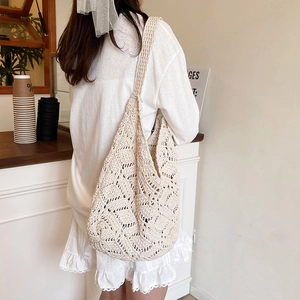 Sac fourre-tout élégant en crochet blanc cassé avec motif floral tissé ajouré