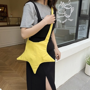 Sac bandoulière minimaliste jaune en forme d'étoile en nylon avec motif matelassé