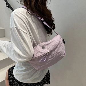 Sac fourre-tout minimaliste en nylon lavande à grande capacité avec bandoulière réglable