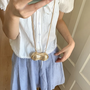 Sac bandoulière pailleté en forme de cacahuète avec strass et chaîne dorée