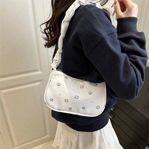 Sac sous le bras blanc plissé avec imprimés mignons et bandoulière style nuage chic