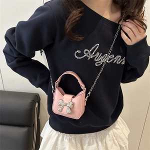 Mini sac à main rose pour enfants avec grand nœud argenté et bandoulière en chaîne