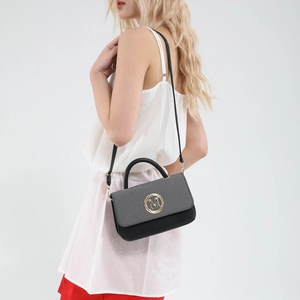 Sac à main tendance bicolore noir et gris avec boucle dorée en M et bandoulière réglable