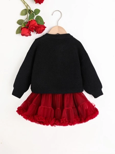 Zweiteiliges Set für Mädchen mit schwarzem Strickpullover und rotem Tüllrock für den Herbst