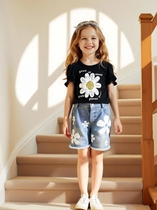 Ensemble de Vêtements d'Été pour Filles en Coton Imprimé Marguerite T-Shirt à Manches Bouffantes et Shorts en Jean Lavé