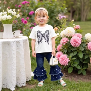 Girl's summer set with butterfly print T-shirt and pearl-studded flared jeans
