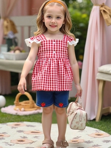 Ensemble Deux Pièces pour Fillettes Été Haut à Carreaux Rouge Manches Papillon et Short en Denim Brodé de Fraises