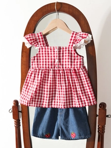Ensemble d'été fille haut à carreaux avec dentelle et short en jean brodé de fraises