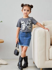 Ensemble d'Été pour Filles Haut Sans Manches en Coton Tricoté et Jupe en Denim Ensemble de Vêtements Motif Papillon à Paillettes Ourlet Brut à Franges Décontracté Deux Pièces