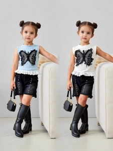Mädchen Denim-Outfit mit 3D-Schmetterlingsweste, Spitze und Perlenshorts Set