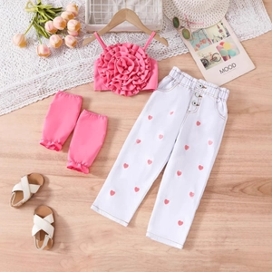 Tenue d'été pour fille avec haut à fleurs roses, pantalon cœur et chapeau de paille