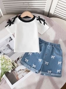 Mädchen Sommer Bekleidungsset Weißes Schleifen Schulter Top Und Denim Shorts Mit Schleifenstickerei Süßes Lässiges Kinder Outfit