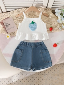 Ensemble d'été pour filles avec débardeur fraise et short en jean bleu
