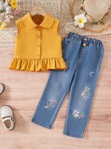 Ensemble d'été fille avec chemise jaune à volants et jean en denim brodé de fleurs