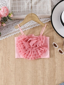 Rosa Mädchen Trägertop mit großer Netzblume für einen süßen Sommerlook und Urlaubsstil