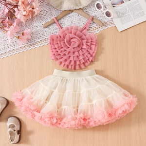 Camisole fleurie 3D rose et jupe tutu avec accessoires de vacances à plat