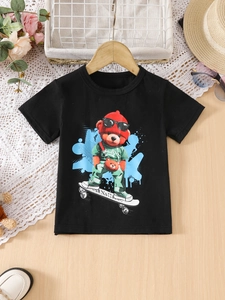 T-shirt noir en coton pour filles avec imprimé ours skateur et col rond au style décontracté