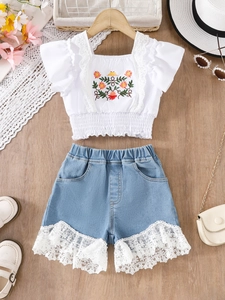 Ensemble d'été pour filles avec haut brodé de fleurs et short en jean à dentelle