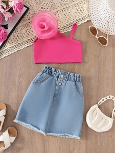 Ensemble de Vêtements d'Été pour Filles Haut à Une Épaule Fleur 3D Rouge Rose et Short en Denim Effiloché Bleu Clair