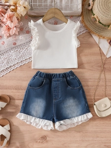 Ensemble été fille avec débardeur blanc à volants et short en jean dentelle