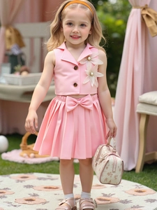 Ensemble d'été rose avec haut sans manches à fleurs 3D et jupe plissée pour fillettes