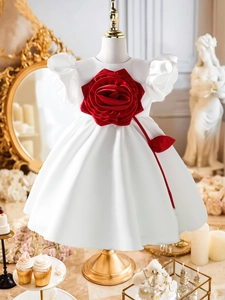 Weißes Prinzessinnen-Satinkleid für Mädchen mit roter Rose und Puffärmeln
