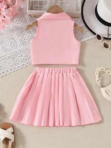 Ensemble rose deux pièces pour fille avec haut sans manches, jupe plissée et accessoires d'été