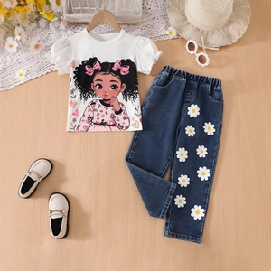 Tenue d'été fille avec t-shirt blanc imprimé cartoon et jean denim motif marguerite