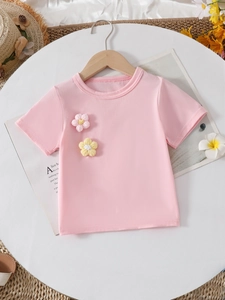 Pink cotton girls' short sleeve T-shirt with 3D floral accents and round neckline