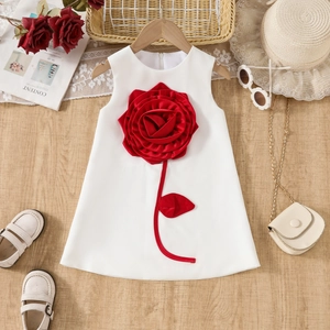 Robe trapèze blanche pour fille avec grande rose 3D rouge et accessoires sur bois