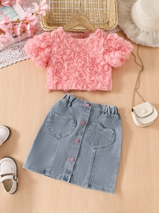 Ensemble d'été pour filles avec haut à roses 3D roses et jupe en jean à poches cœur