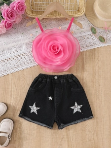 Ensemble d'été fille avec haut caraco fleur rose 3D et short en jean à étoiles