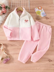 Zweiteiliges Fleece-Set für Mädchen in Rosa und Weiß mit süßer Bärenstickerei auf der Jacke