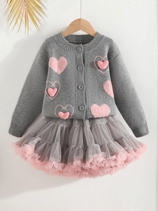Ensemble cardigan gris en tricot avec cœurs roses et jupe tutu à plusieurs couches