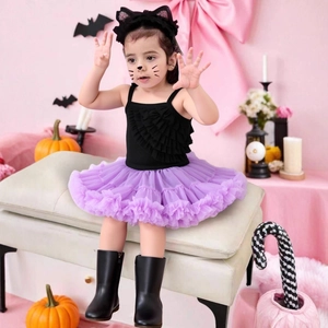 Détail du costume de chat d'Halloween pour fille avec tutu violet et haut en dentelle