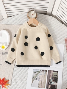 Pull en maille crème pour enfants avec pois noirs et détails de bord-côte chic
