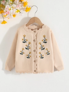 Set cardigan ricamato color crema e gonna da bambina con motivi floreali fini