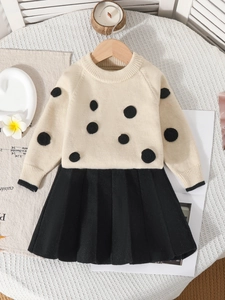 Robe en tricot beige à pois pour fille avec jupe plissée noire pour l'automne hiver