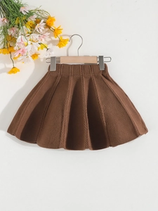 Gonna a pieghe in maglia marrone per bambine con trama verticale per l'autunno-inverno
