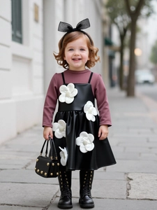 Ensemble hiver fille avec haut en tricot lilas, robe PU et fleurs 3D