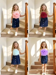 Ensemble de Vêtements pour Filles Avec Haut Caraco à Fleur 3D en Mesh et Jupe en Jean à Poches Cœur Tenue Décontractée Douce