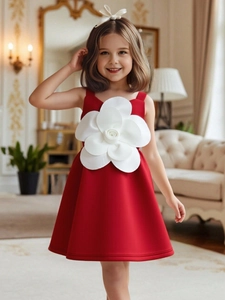 Abito da principessa rosso senza maniche per bambina con grande fiore 3D e silhouette ad A